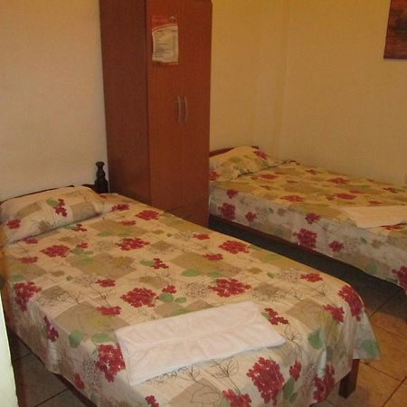 Residencia Casa Linda Hotel Iquitos Eksteriør billede