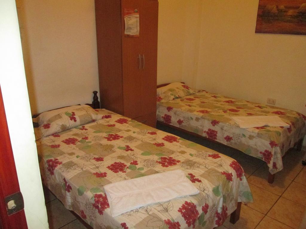 Residencia Casa Linda Hotel Iquitos Eksteriør billede